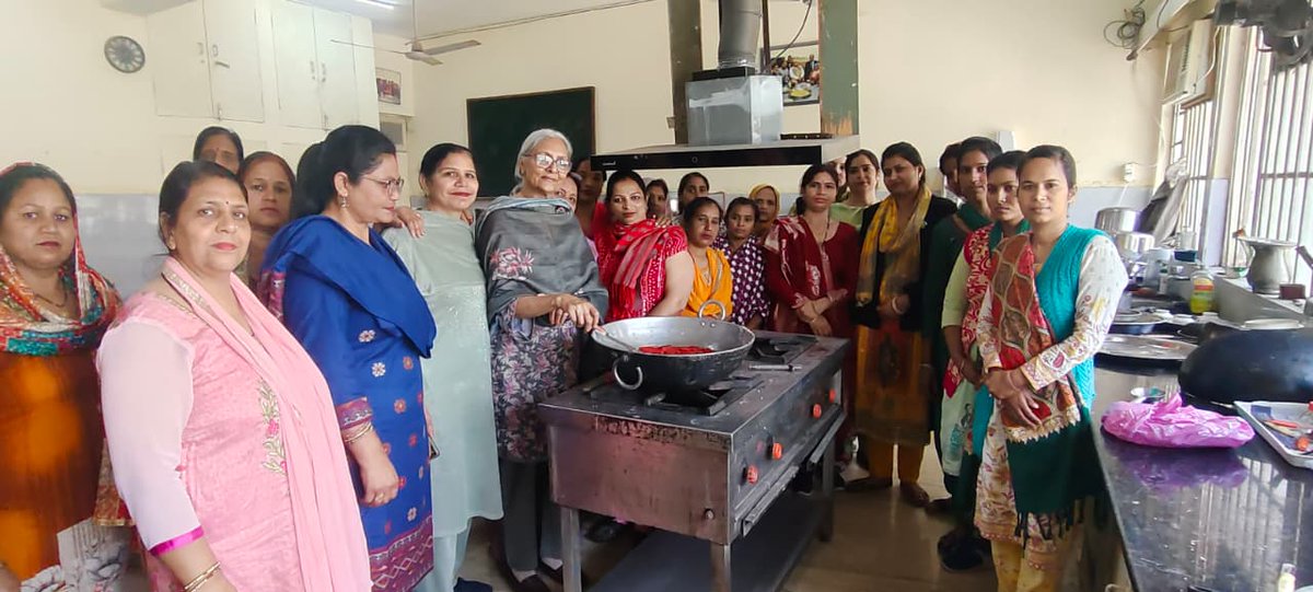 HTIKarnal's tweet photo. HTI Karnal successfully completed five days training session on Processing, Preservation &amp; Value Addition of Horticulture crops of women's. https://t.co/8PMJvdG7S7