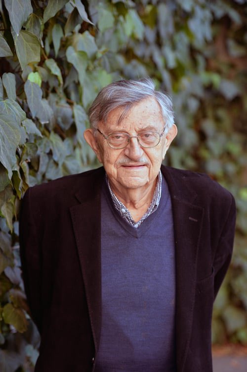 Bunlar hepten balataları yaktı. “Laikliği Birlikte Savunuyoruz” metnine imza atan hocaların hocası, 91 yaşındaki Marksist iktisatçı Korkut Boratav’ı da ifadeye çağırmışlar.