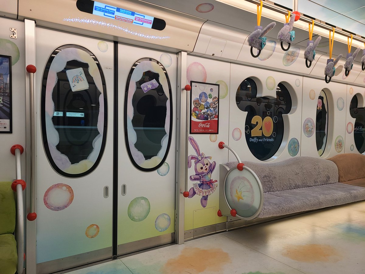 ディズニーリゾートラインに久々に乗ったが、なんかの20周年記念で特殊