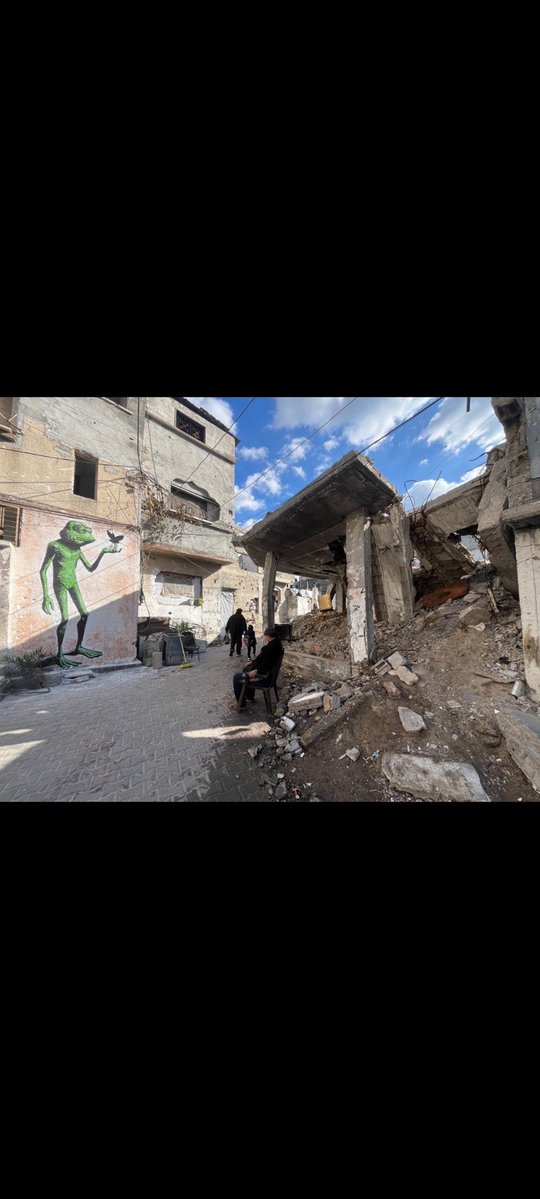 If you stop asking ridiculous questions like whether the picture is real or if it was taken in Iran and instead learn the meaning of the narrative, we will truly move to different places. I miss the old #ETH meme coin investors; they were loyal.
$pfp #pepeforpeace