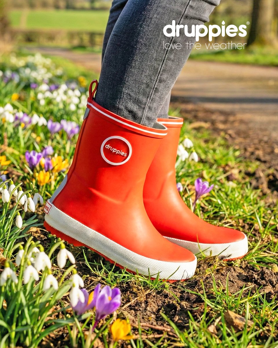 Enjoy spring season 🌷
Fresh blooms, bright boots, happy days. 💛

#enjoyspring #lente #newseason #springvibes #happykids