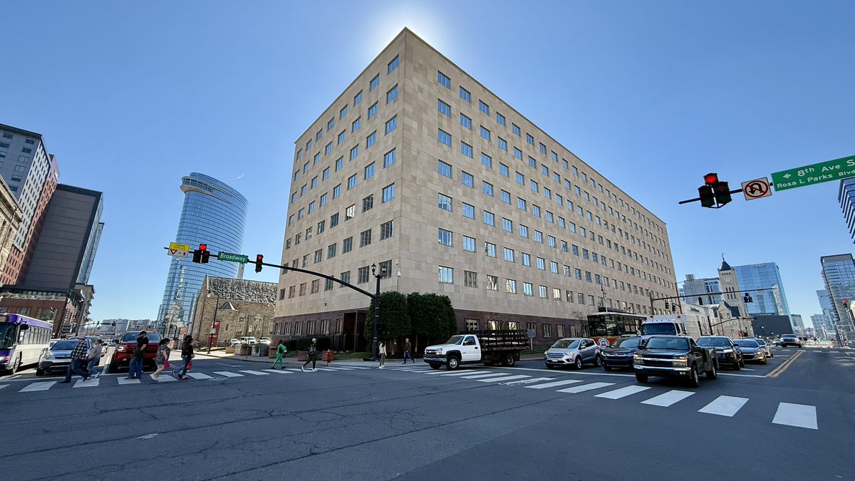 lead230's tweet photo. Took this pic of Estes Kefauver Federal Building on Broadway yesterday. Completed in 1952, it is slated for divestment. 📸 Lee Roberts #AroundNashville https://t.co/6npLbaCrHV