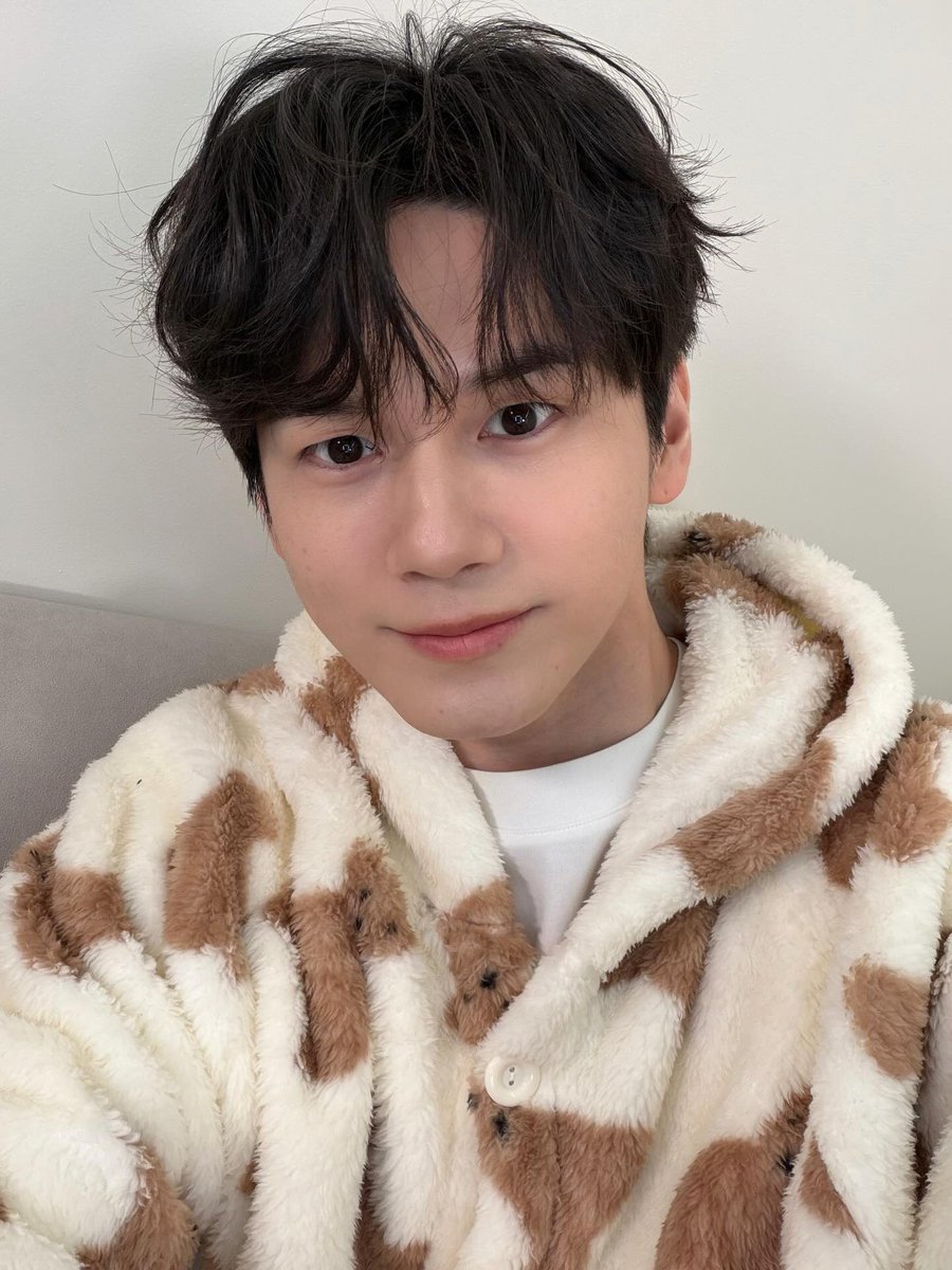 pyngiee's tweet photo. ✨osw_onge : เกิดปี 95 นี่เป็นอายุที่กำลังใส่ชุดนอนหมีไปเข้านอนเลยละ 🧸 https://t.co/9bZwGqrmxh