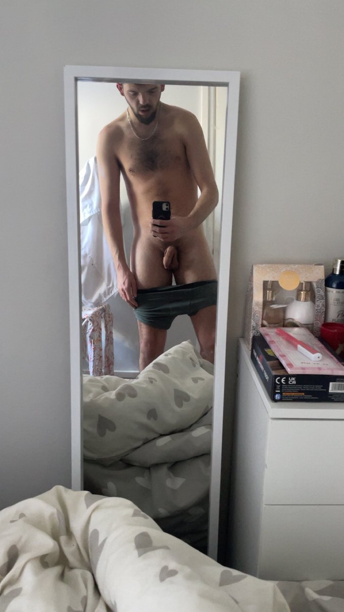 Lewis29989's tweet photo. 🪞Mirror mirror on the wall who the sexiest of them all 🪞💋
#gay #mirror #fyp #gayuk #viralpost #likes #follows https://t.co/7sT9h5MWGu