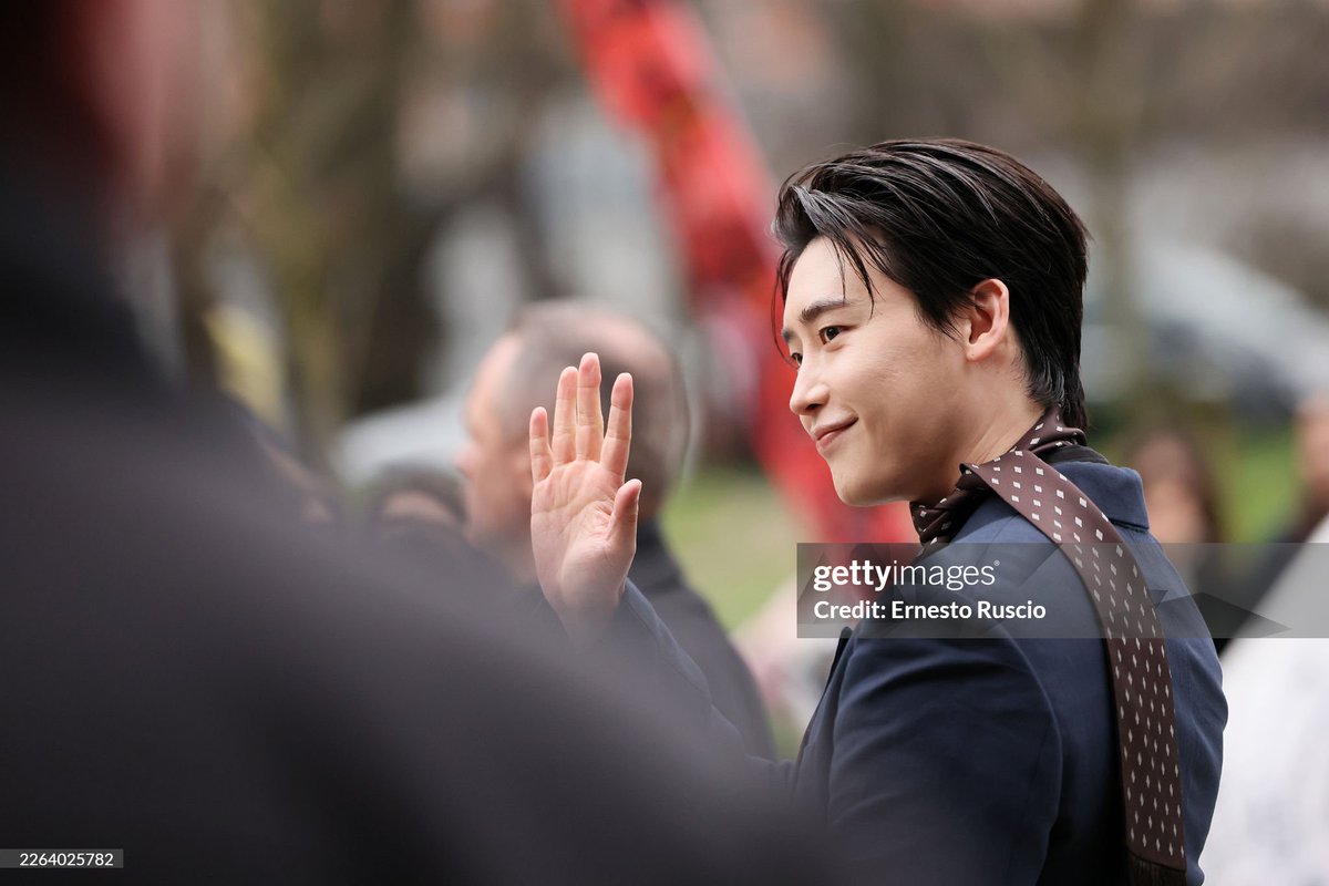 mojiddot's tweet photo. #이종석 밀라노 패션위크 페라가모 FW26 show 게티이미지 모으는 타래 

#leejongsuk #jongsuk #イジョンソク #ferragamo #ferragamoFW26 https://t.co/JrnenQPedK