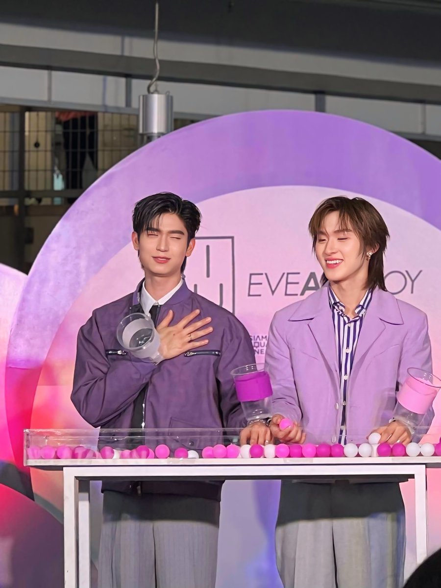 น้องก้องน่ารักทัชใจพี่โทมากกก💓

RIKU X ThomasKong
#RikuOnGlowxThomasKong