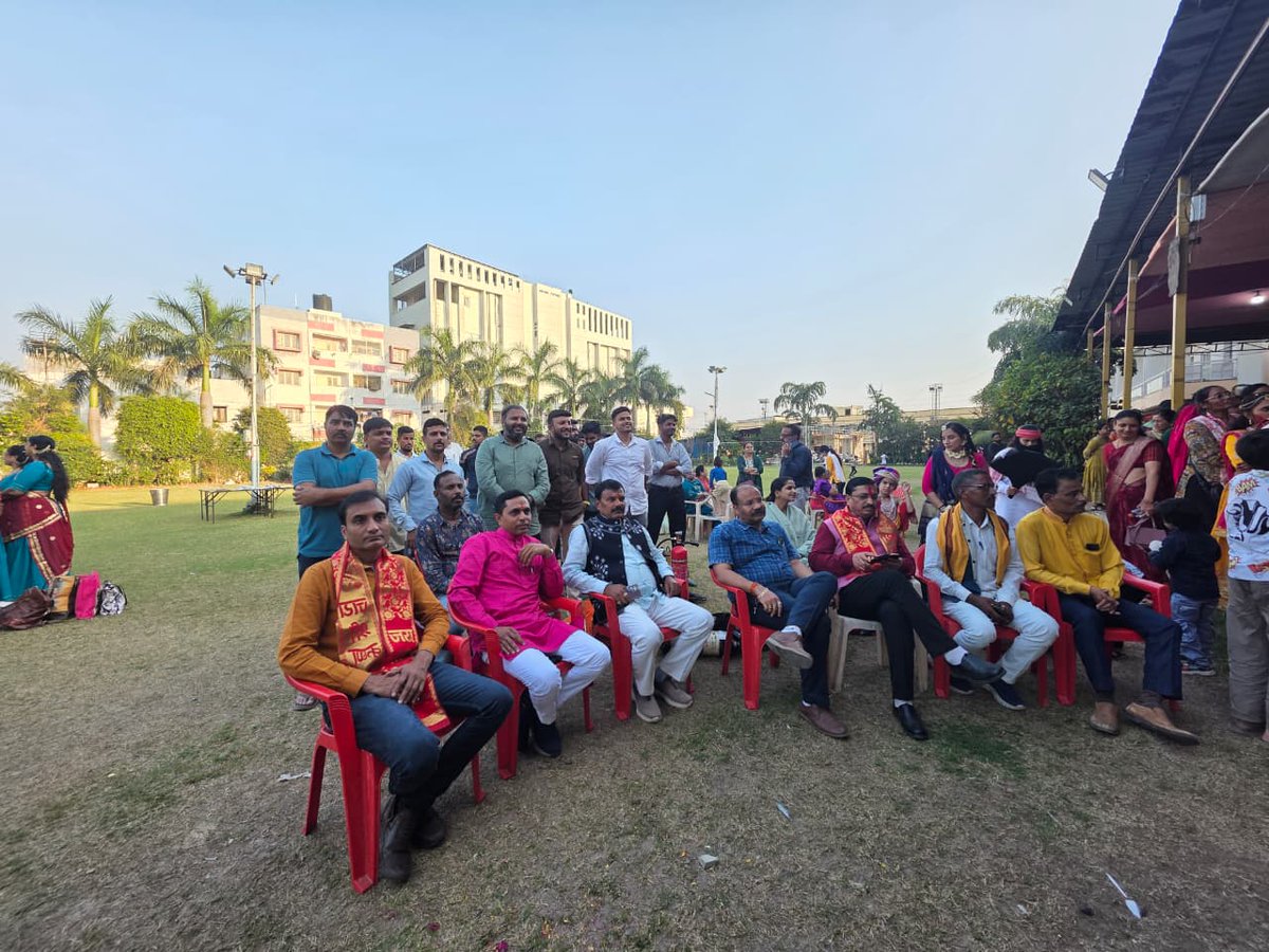 ShankarbhaiBJP's tweet photo. નગરજનો જોડાયા હતા.
આ પ્રસંગે દાહોદના લોકપ્રિય ધારાસભ્ય શ્રી કનૈયાલાલ કિશોરીજી, દાહોદ પૂર્વ મહામંત્રી શ્રી નરેન્દ્રભાઈ સોની સહિતના મહાનુભાવોએ ઉપસ્થિત રહ્યા હતા.2/2
#FagMahotsav #Dahod #HoliFest #GujaratFestivals #TraditionalVibes https://t.co/1PSJIl33XB