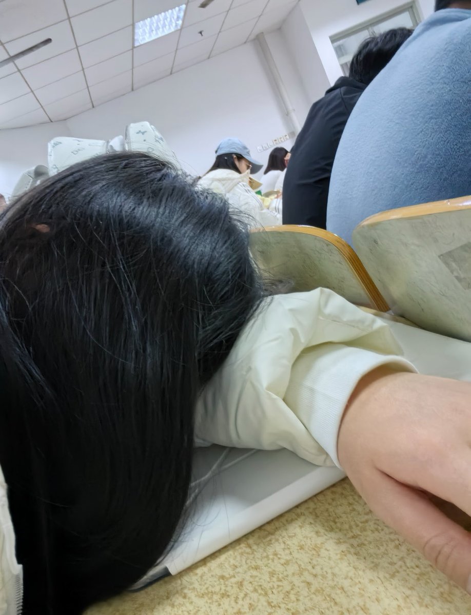 Nassimdaoud44's tweet photo. 同学：

那不是你生活里的烦恼，那是你生活里的内容啊 https://t.co/LcZDmnwdsB