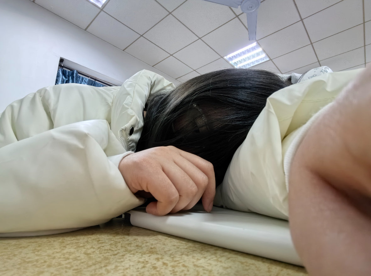 Nassimdaoud44's tweet photo. 同学：

那不是你生活里的烦恼，那是你生活里的内容啊 https://t.co/LcZDmnwdsB