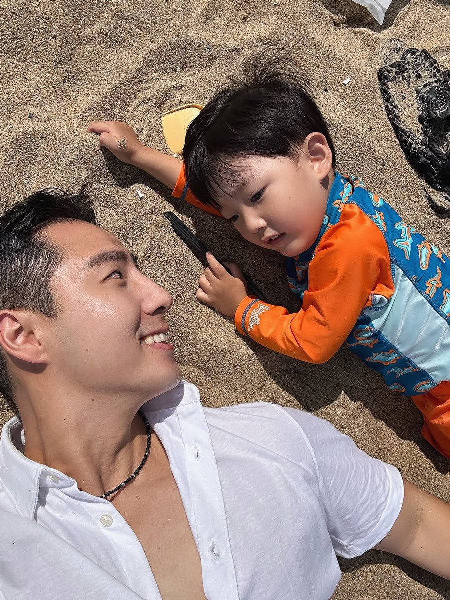 kimdongwonbin's tweet photo. Little boss love playing with sand ⛱️
#ソロフェス実況2026 #IranvsUSA https://t.co/qOCVk2tjn7