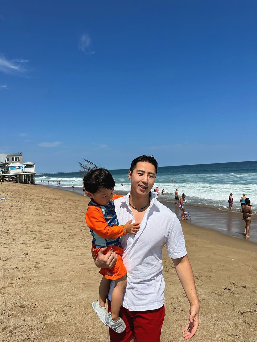 kimdongwonbin's tweet photo. Little boss love playing with sand ⛱️
#ソロフェス実況2026 #IranvsUSA https://t.co/qOCVk2tjn7