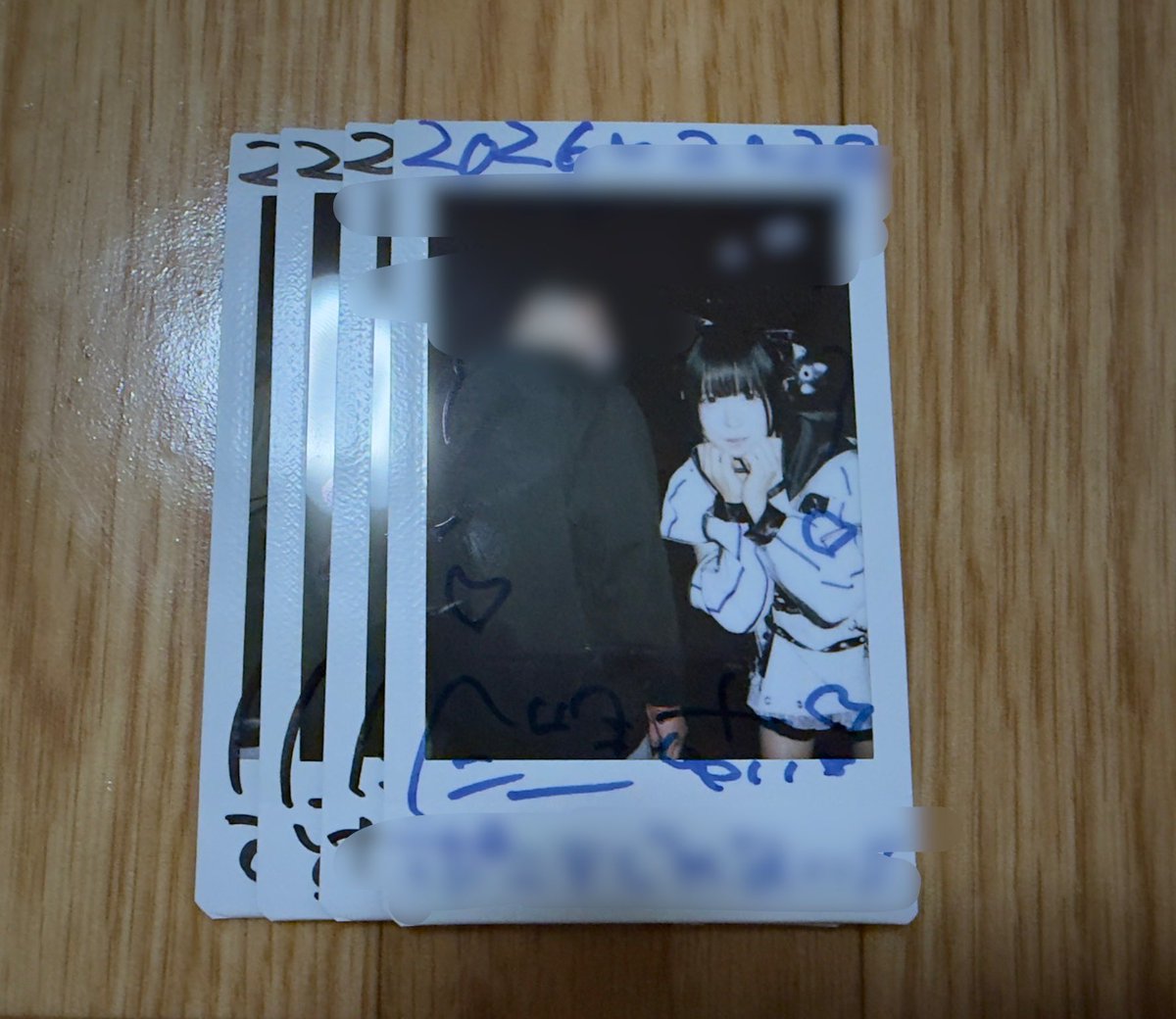 僕らロックな気持ち照らした
青空へと駆け出して
この熱い想い冷めないから
叫ぶんだあの空まで