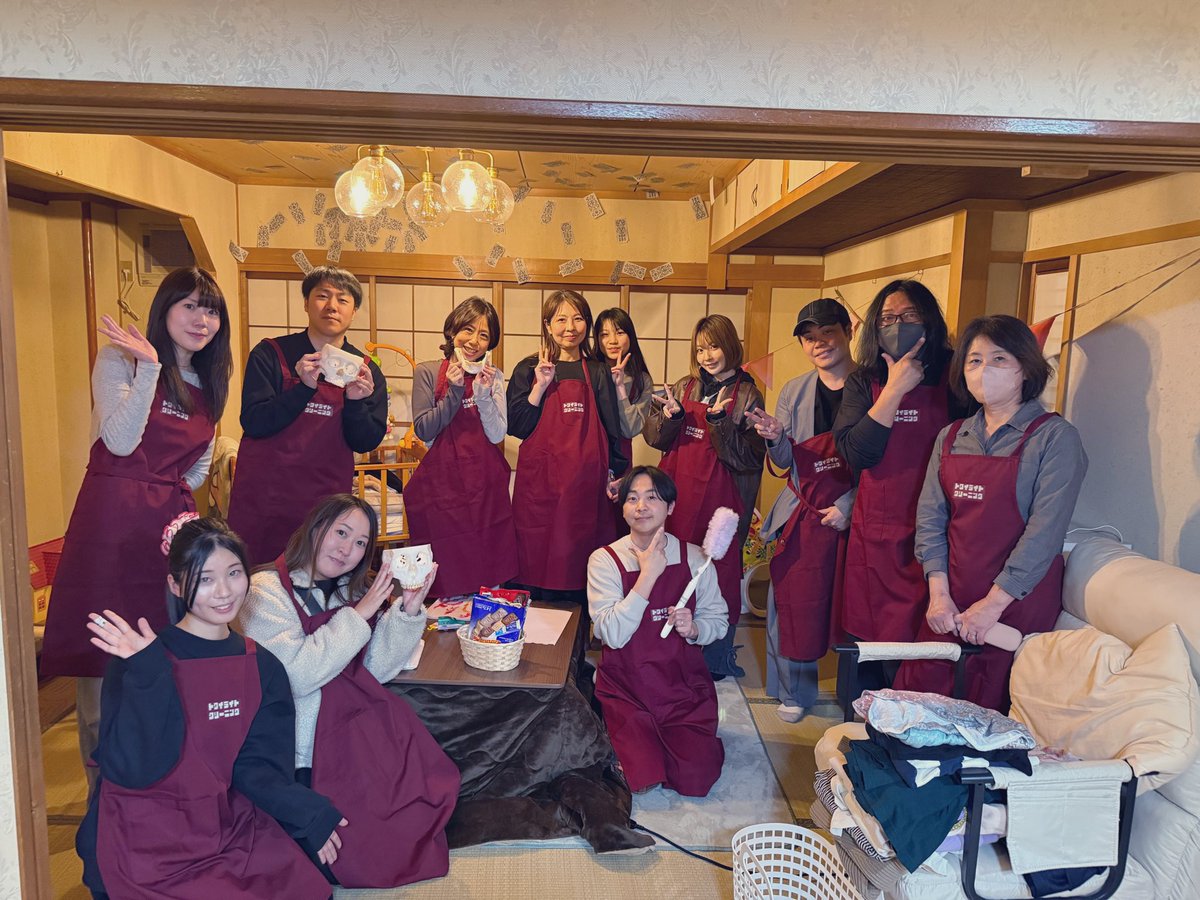 naotaro841's tweet photo. #根津一軒家清掃  で行われた #奇妙な職業体験 へ参加させていただきました。
物語体験はどんどん進化していて面白い。一軒家をほんとに丸々使うなんて、刺激的すぎます。人の暮らしに踏み入れるドキドキ感とその後の展開にも驚愕。この人数でもしっかり楽しめました🧹
#トワイライトクリーニング https://t.co/soyKDS3eJa