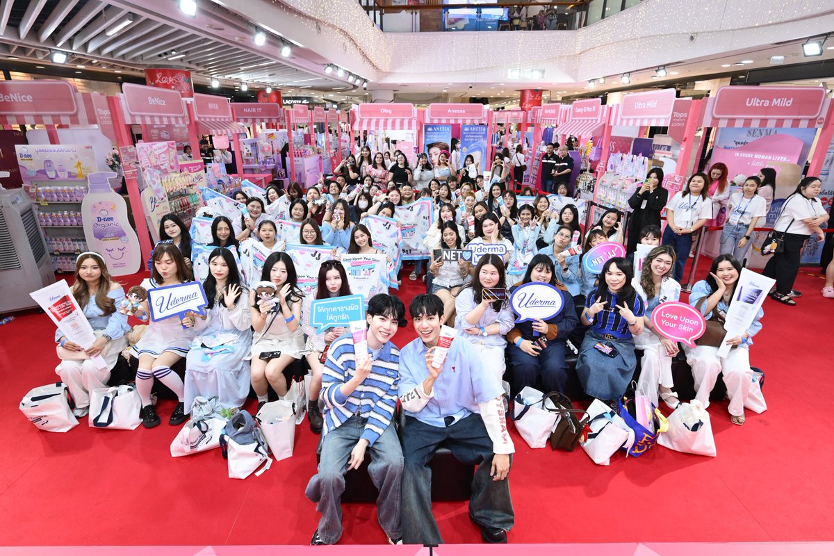 udermath's tweet photo. 💕 จบงานไปแล้ว…แต่ความฟินยังอยู่ตรงนี้เสมอ
ขอบคุณทุกเสียงกรี๊ด ทุกแววตา และทุกพลังใจ ที่มาร่วมสร้างความทรงจำดีๆ ด้วยกันในงาน "Love Upon Your Skin ให้ทุกตารางผิวได้ถูกรัก ด้วยยูเดอร์มาโลชั่น x เน็ต–เจเจ" 🖤🥕
TOPS UDERMA X NETJJ
#UdermaxNetJJ
ใครที่ยังคิดถึงรอยยิ้ม และช่วงเวลาดีๆ กับ เน็ต–เ���เจ ขอให้เก็บความประทับใจนี้ไว้ในใจนะ
แล้วมารอติดตามกิจกรรมดีๆ จาก Uderma ด้วยกัน เพราะครั้งหน้า…เราอาจได้เจอกันอีก และอาจได้ฟินยิ่งกว่าเดิมก็ได้ 😉
#ยูเดอร์มาโลชั่นให้ทุกตารางผิวได้ถูกรักไปกับเน็ตเจเจ
#TOPSofBeauty #TOPSofBeauty2026
#TopsThailand #TOPSOfBeautyByLOOKS
#Uderma #NETJJ #เน็ตเจเจ
#netsiraphop #jj_rcp