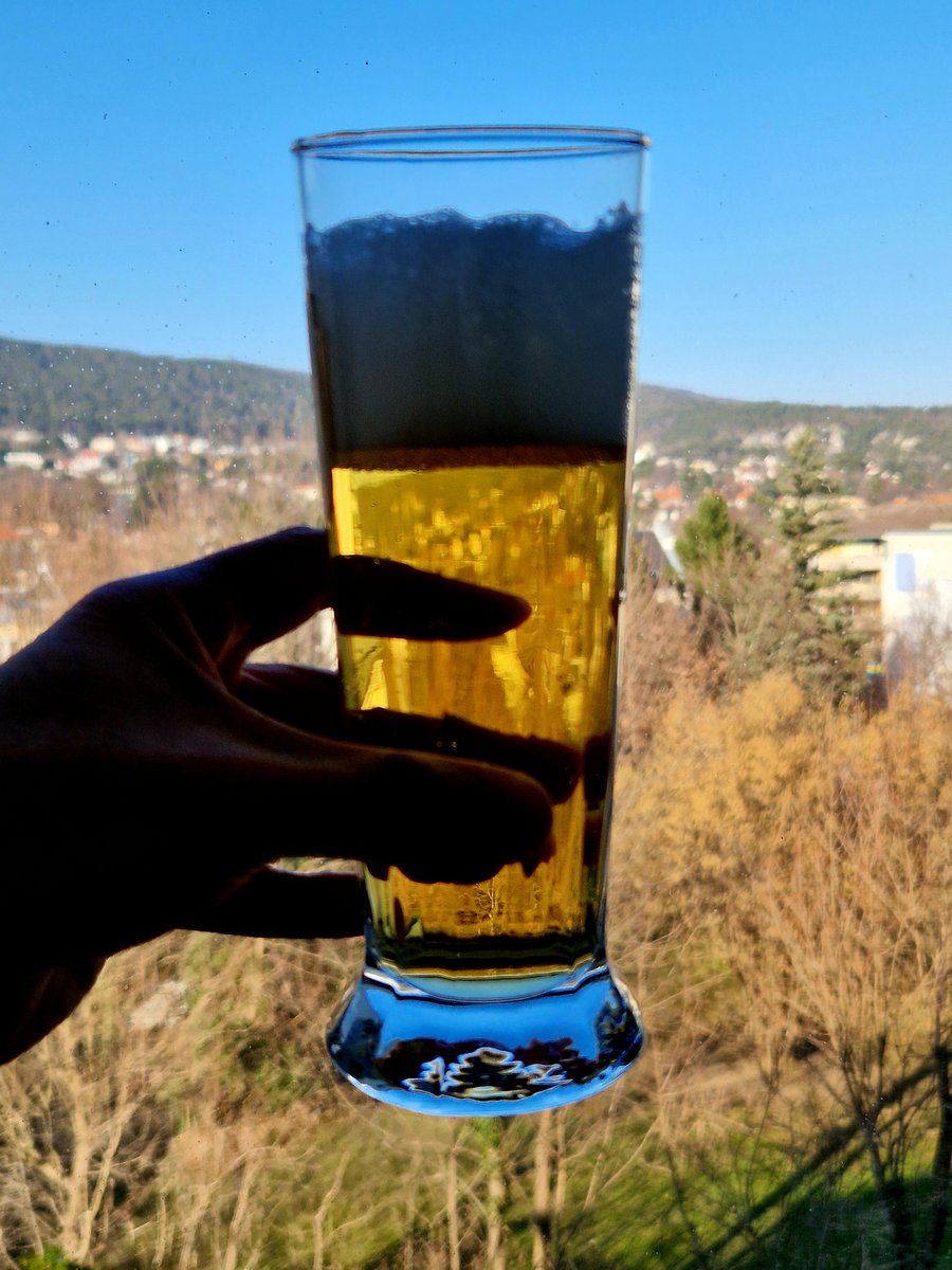ZaShayan's tweet photo. Beautiful Saturday 🍺 https://t.co/YuyRqORqv3
