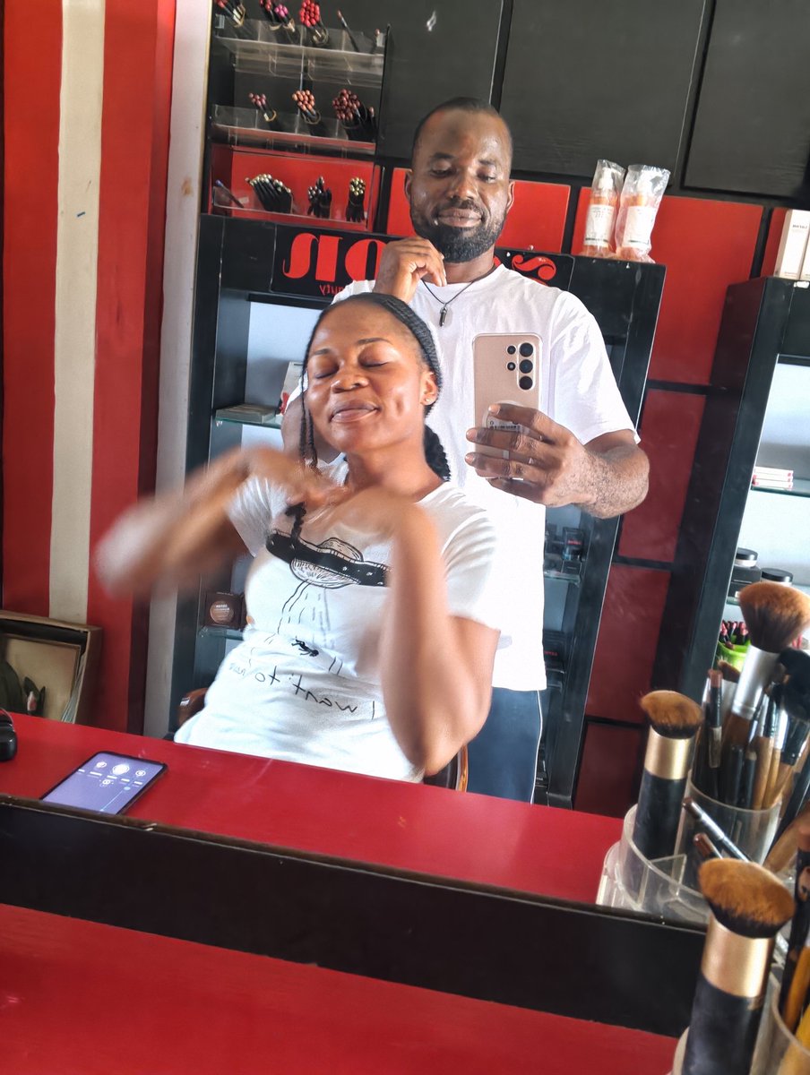 udosenekemini1's tweet photo. @itelNigeria Itel SuperUltra 26 comes with some unexplainable satisfaction. 💕 https://t.co/GKGpWAyab7