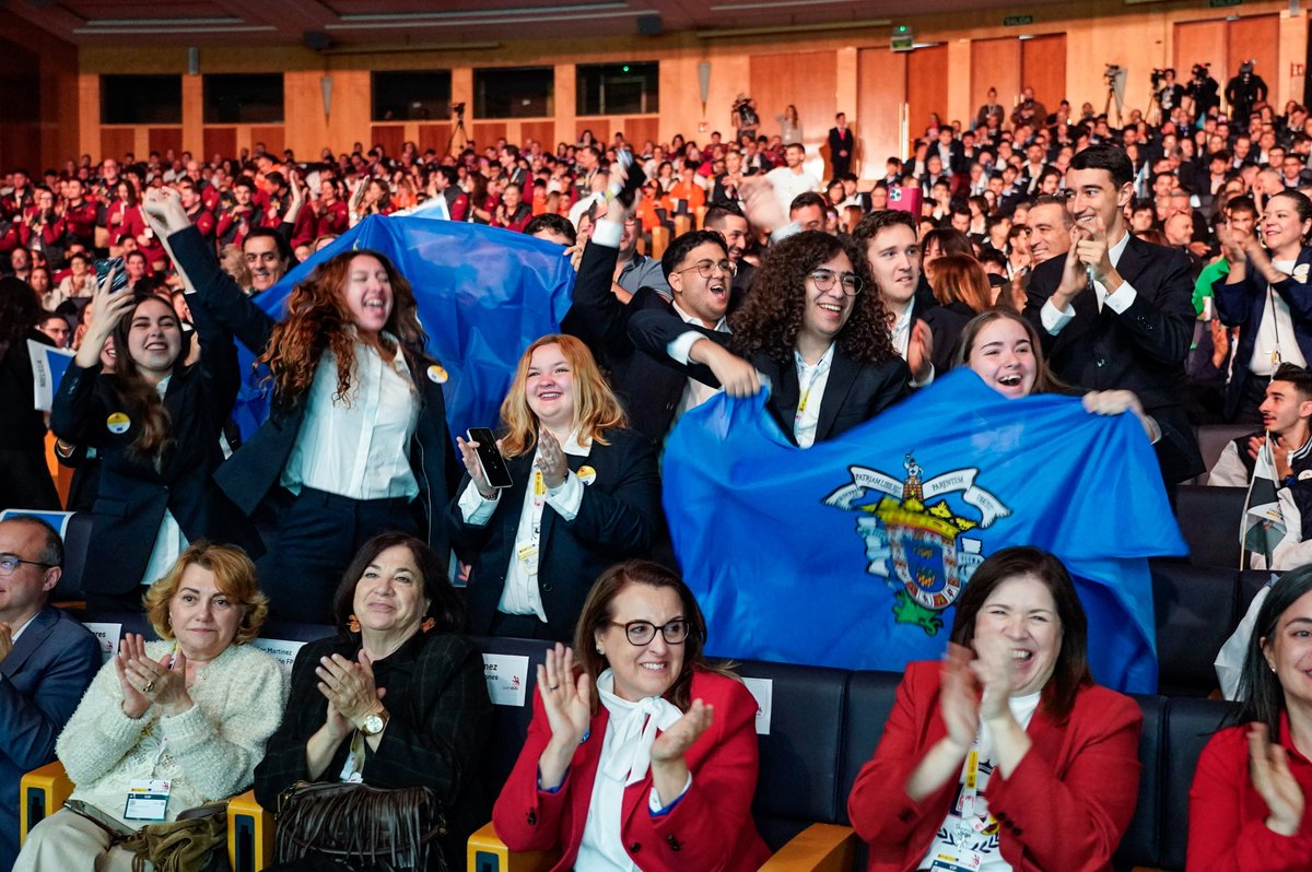educaciongob's tweet photo. La secretaria general de FP, @EstherMontAriz, ha clausurado #SpainSkills2026: "La fiesta de una Formación Profesional que construye personas capaces, construye confianza y construye oportunidades". 

Aquí tenéis la lista completa de medallistas 👇

https://t.co/eGa3lDVdND https://t.co/4F0oGsFnYC