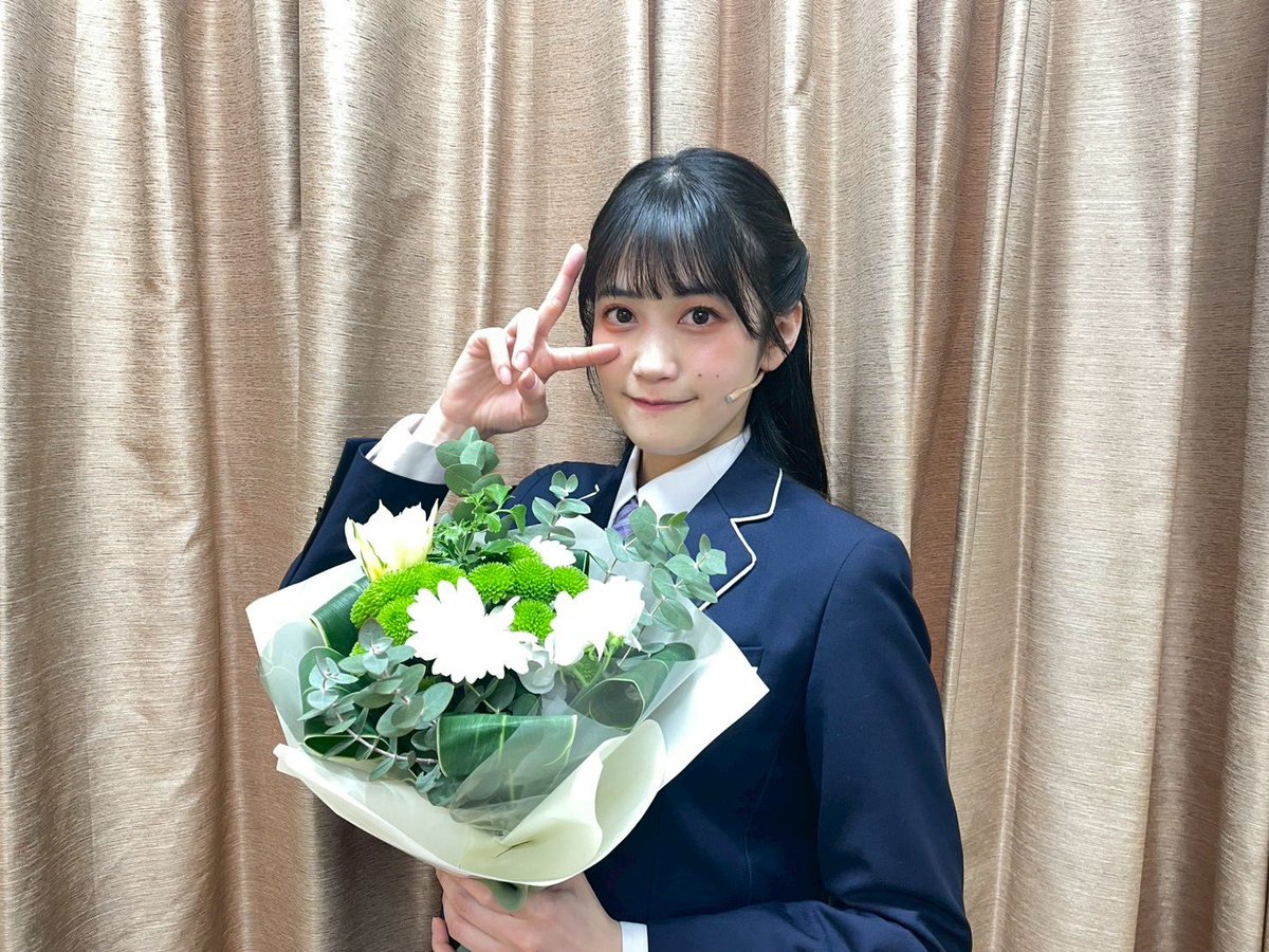 初日ありがとうございました🙌
舞台の現場で自身の誕生日を
２日連続で祝ってもらえたのは
初めてでございました💐

今日はフォトセッションもあったよ📸
可愛く撮ってくれた？

#濱ステ