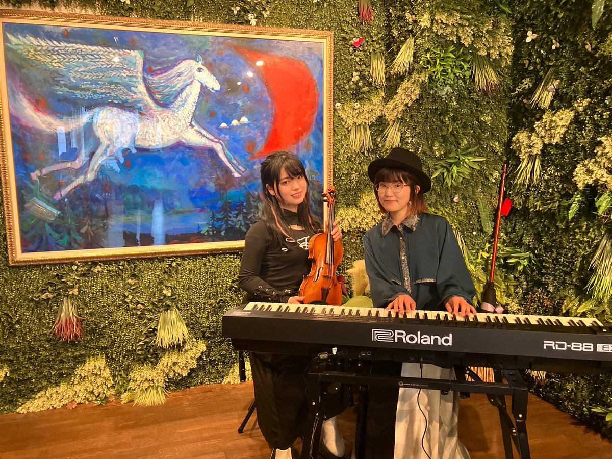 ERIKA_MARIERIKA's tweet photo. Lazuli Orchestra@Cafe Lapis
ヴァイオリン・山本美嶺さんとピアノ・高尾枝梨香で演奏���せていただきました。3ステージ目ではリクエスト曲を中心にお届けしました♪皆さまからの手描きのコメントやイラストもとても温かくて嬉しかったです✨ありがとうございました���
@lazuliorchestra https://t.co/NviiYScuzc