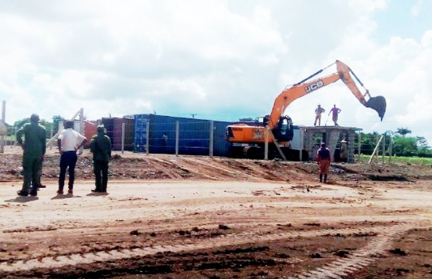 Avanza la construcción del parque fotovoltaico Villa Victoria en el municipio de San Luis, obra clave para el cambio de la matriz energética en #SantiagoDeCuba y #Cuba impulsando el uso de fuentes renovables. 
<a href="/LaCmkc/">Amigos de la Cmkc</a> <a href="/mambisa25/">Elena Labrada Gelis</a> <a href="/Yuniorsantiago7/">Yuniorsantiago</a> <a href="/AdaCmkc/">Ada CMKC</a> <a href="/CMKC_Deportes/">CMKC Deportes</a> <a href="/YeroChao/">Carmen Yero Chao</a>