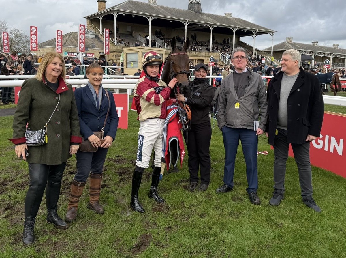 wgreatrexracing's tweet photo. MIGHTY BANDIT puts in another game performance to WIN the Virgin Bet Handicap Chase over 2 miles @DoncasterRaces under a really positive ride from James Bowen.
Well done to owners Jim and Claire Ltd and to all the team at home!
#winners #wgr #nhracing https://t.co/UcATg4JwGB