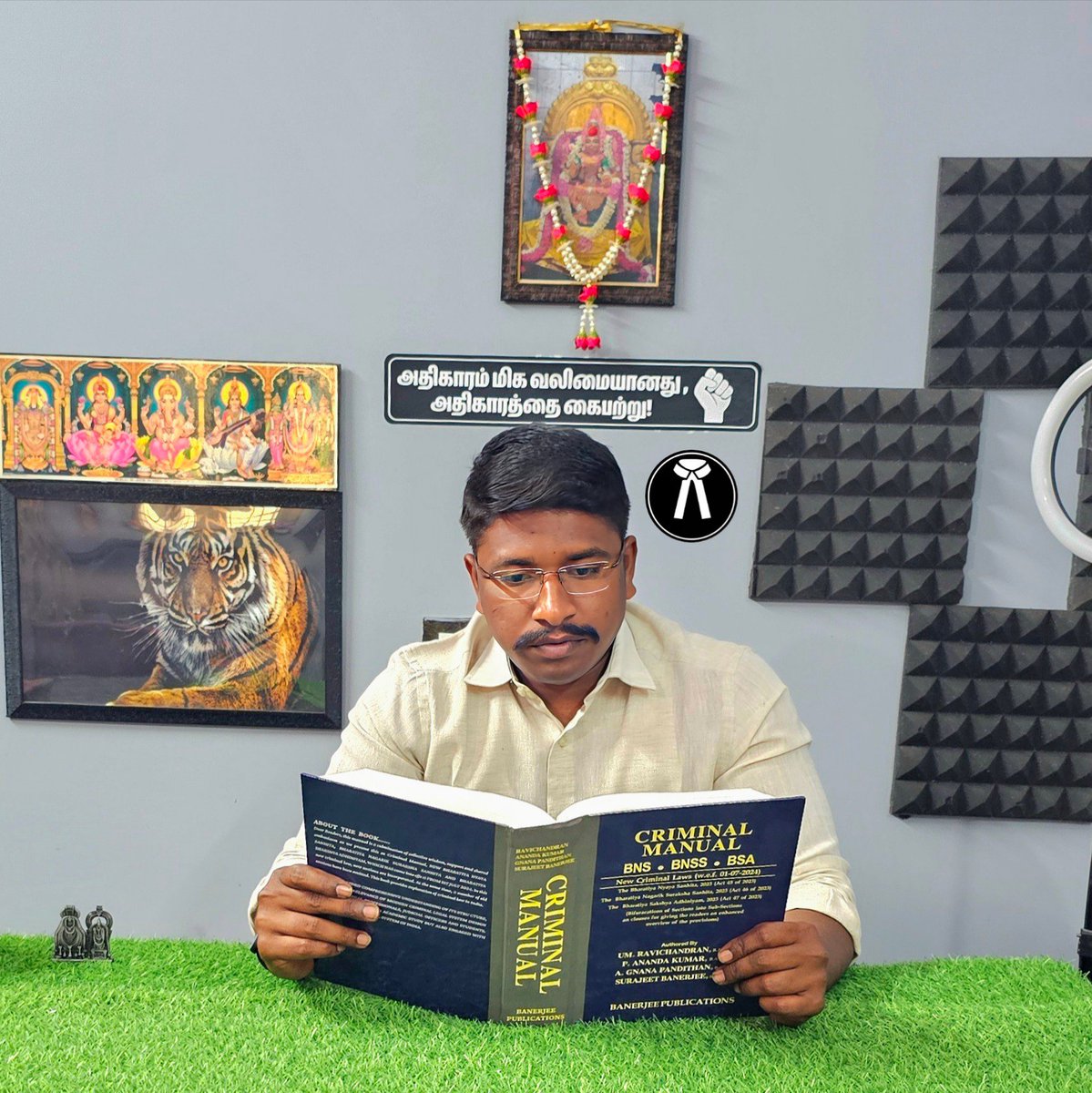 sethu8524's tweet image. சட்டம் படி
சட்டத்தைப் பேசு
சட்டத்தால் யுத்தம் செய்......

#கள்ளிப்பாடி_சேதுபதி.........