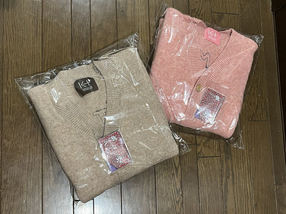 Reather_mitu's tweet photo. みつから届いたバースデー動画見てたら、配達来て誕生日プレゼントまでもらえたの幸せ♥️ 
ありがとう⊂*｀∀´⊃💕
#北山宏光 #みっくんカーディガン https://t.co/7rC5xLVpFC
