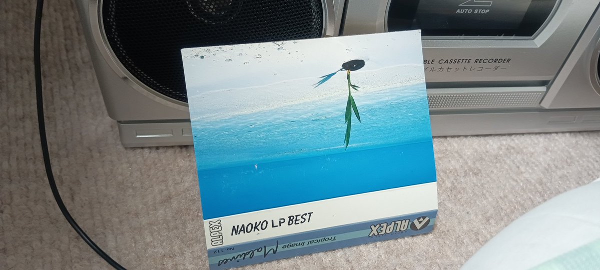 44年くらい前のカセットテープ聴いてます。インデックスシール貼って