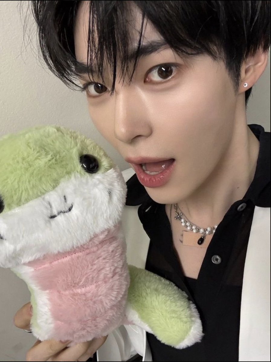 nekokita_yuma's tweet photo. i don't think we should be very hungry right now because we just ate... 

#ZRSD #Zerose_Selca_Day #ZEROSESELCADAY #ZB1 #ZEROBASEONE #성한빈 #SUNGHANBIN 
@ZB1_official https://t.co/2dEsknlats