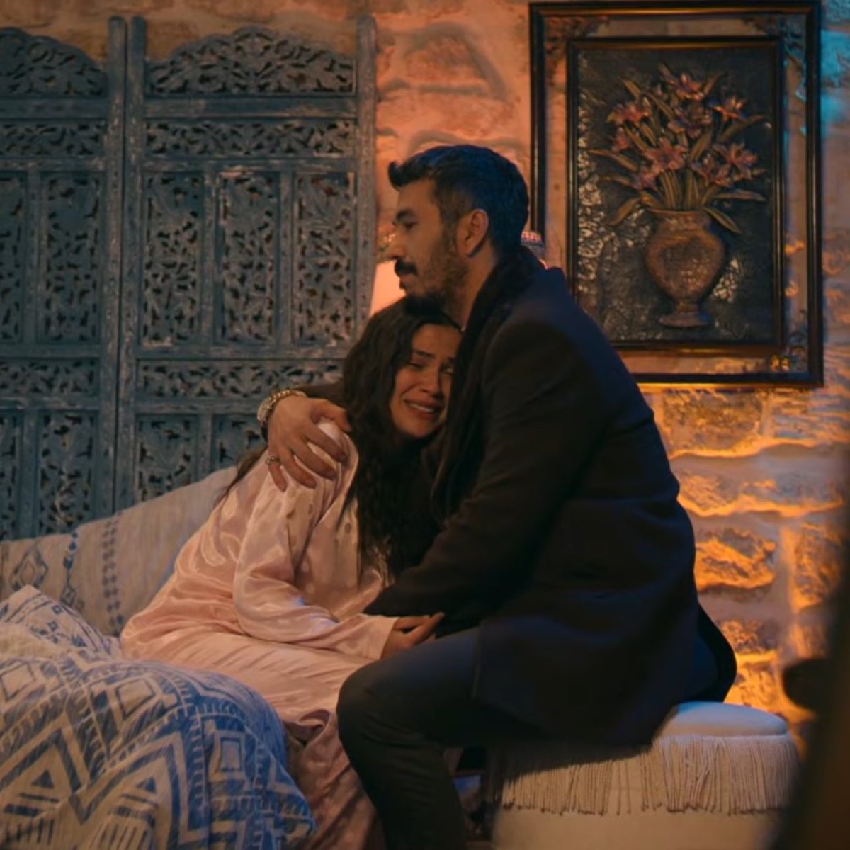 İki bölüm sonra Yıldız babasının Ziyan olmadığını öğrendiğinde Aşır ile arasında geçicek muhtemelen Serhoe gibi çöküp kahrolacağımız o konuşma;

“Hani bana iki küçük kuzu hikayesini anlatmıştın ya abi. Artık üç küçük kuzuyuz demiştin. Değiliz abi… Siz hala iki küçük kuzusunuz