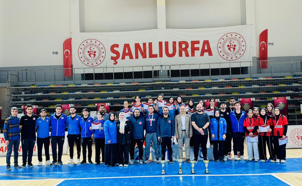 #DartHerYerde Şanlıurfa Okul Sporları Dart Maçları Tamamlandı…

📍Şanlıurfa 

24-27 Şubat 2026 tarihleri arasında Şanlıurfa Okul Sporları kapsamında düzenlenen Dart Gençler ve Yıldızlar Kız-Erkek Mahalli Yarışmaları 11 Nisan Spor Salonunda gerçekleştirildi.

DERECEYE GİREN