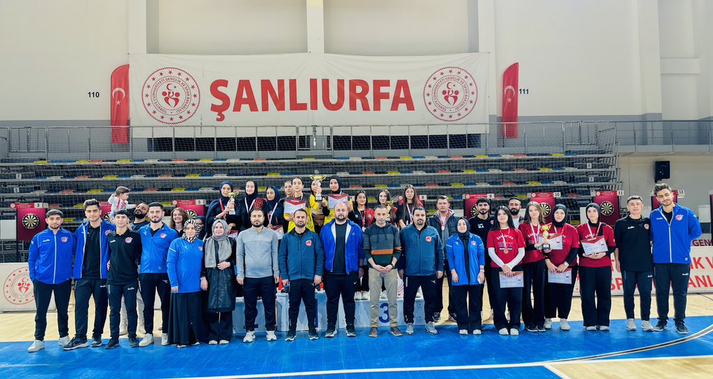 ismaildemir180's tweet photo. #DartHerYerde Şanlıurfa Okul Sporları Dart Maçları Tamamlandı…

📍Şanlıurfa 

24-27 Şubat 2026 tarihleri arasında Şanlıurfa Okul Sporları kapsamında düzenlenen Dart Gençler ve Yıldızlar Kız-Erkek Mahalli Yarışmaları 11 Nisan Spor Salonunda gerçekleştirildi.

DERECEYE GİREN TAKIMLAR

🎯Yıldız Kızlar Kategorisinde;
1. Şanlıurfa Ortaokulu
2. Eyyüp Göncü Ortaokulu
3. Nesibe Hatun İmam Hatip Ortaokulu 
4. Giyimli İmam Hatip Ortaokulu (Harran)

🎯Yıldız Erkekler Kategorisinde;
1. Şanlıurfa Ortaokulu
2. Selahaddin Eyyubi Ortaokulu 
3. Necip Fazıl Kısakürek İmam Hatip Ortaokulu (Akçakale)
4. Halilurrahman Ortaokulu 

🎯Genç Kızlar Kategorisinde;
1. Atatürk Anadolu Lisesi 
2. Akçakale Hatice Kübra Kız Anadolu İmam Hatip Lisesi 
3. Atatürk Anadolu Lisesi (Birecik)
4. Şanlıurfa Borsa İstanbul Anadolu Lisesi 

🎯Genç Erkekler Kategorisinde;
1. Atatürk Anadolu Lisesi 
2. Şanlıurfa Sosyal Bilimler Lisesi 
3. Konuklu Mesleki Eğitim Merkezi
4. Akçakale Anadolu Lisesi

Dereceye giren okulları tebrik eder, bölge şampiyonasında başarılar dileriz.

@GSB_Sanliurfa @yaziciisa