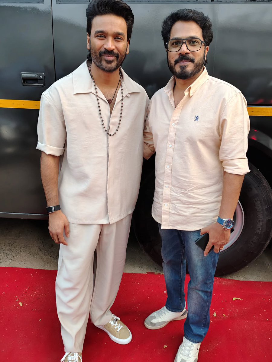 Chowdrey_Pro's tweet image. #Eko &amp;amp; #KishkindhaKaandam Director #DinjithAyyathan Met 
#Dhanush sir yesterday! 
@dhanushkraja sir appreciated his work on Eko &amp;amp; Kishkindha Kaandam. D sir  loved Malathi Chedath's performance, calling her an 'amazing artist' &amp;amp; asked 'How did you pull her into this?'