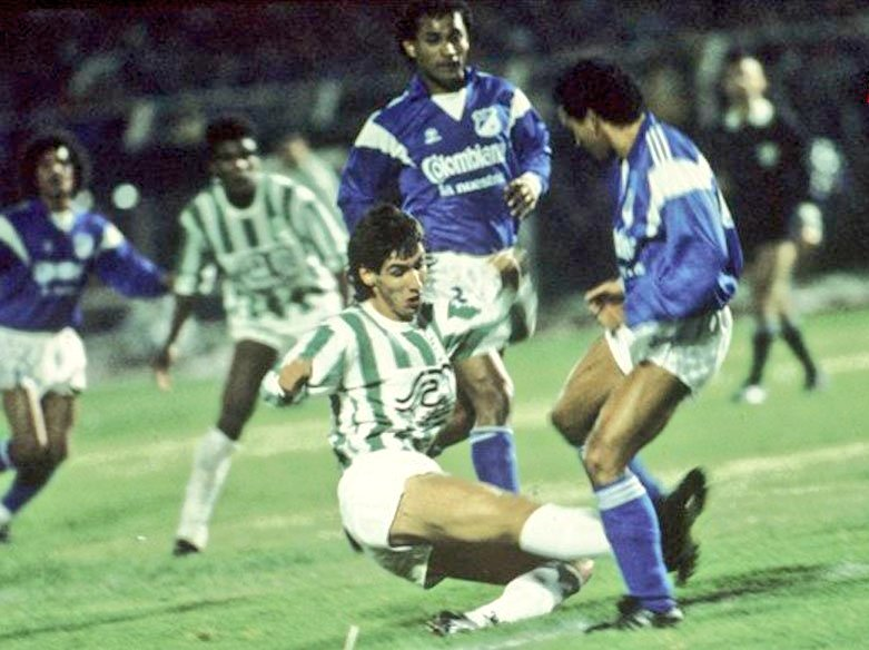 jdanilocorrea's tweet photo. #DatoVerdolaga Series a ida y vuelta entre @nacionaloficial y @MillosFCoficial:

Copa Colombia 1950-51 por la tercera ronda de perdedores: ganó Millonarios.
Liga 1981 (desempate por el 2° puesto del Torneo Apertura): ganó Millonarios.
Copa Libertadores 1989 por los cuartos de final: ganó Atlético Nacional.
Liga 1994 (serie de bonificación por el 1° y 2° puesto del Torneo Apertura): ganó Atlético Nacional.
Copa Libertadores 1995 por los cuartos de final: ganó Atlético Nacional.
Copa Merconorte 1998 por las semifinales: ganó Atlético Nacional.
Copa Merconorte 2000 por la final: campeón Atlético Nacional.
Copa Sudamericana 2007 por la primera fase: ganó Millonarios.
Copa Colombia 2013 por la final: campeón Atlético Nacional.
Liga 2016-II por los cuartos de final: ganó Atlético Nacional.
Liga 2017-I por la semifinal: ganó Atlético Nacional.
Superliga 2018: campeón Millonarios.
Liga 2023-I por la final: campeón Millonarios.
Copa Colombia 2023 por la final: campeón Atlético Nacional.

Balance: 9 series para Atlético Nacional y 5 para Millonarios.
En títulos entre sí: 3 para Atlético Nacional y 2 para Millonarios.