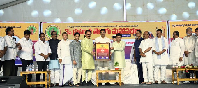 DDNewsOdia's tweet image. ⏯️#AndhraPradesh ର #Amalapuram ସ୍ଥିତ #KIMS ଠାରେ ତୃତୀୟ #WorldTeluguConclave ର ଉଦଘାଟନ କରିଛନ୍ତି ରାଜ୍ୟପାଳ ଡକ୍ଟର ହରି ବାବୁ କମ୍ଭମପାଟି ...

@GovernorOdisha @DrHariBabuK