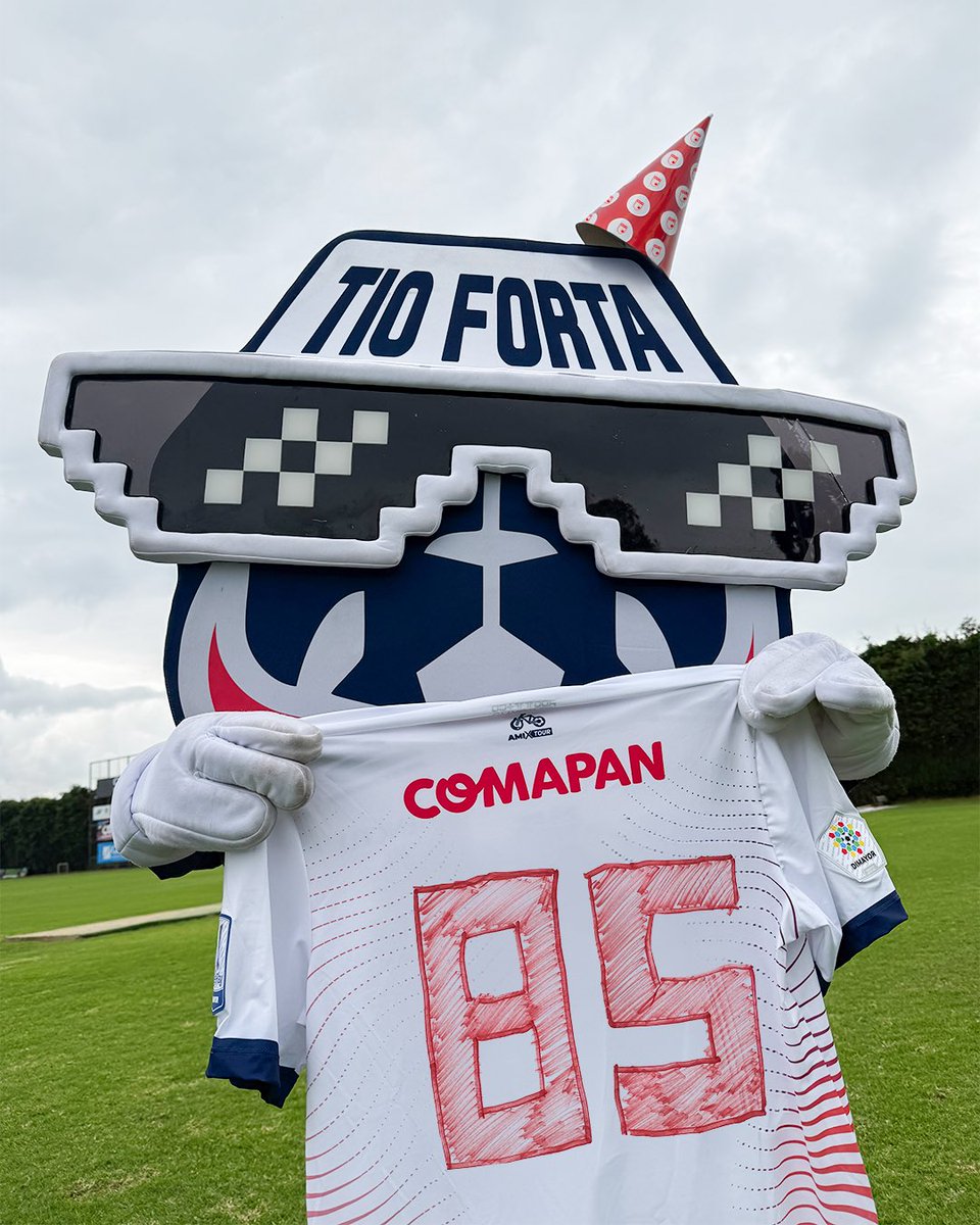 Feliz cumple amix 🦁

Pásala muy rico, que te consientan, te den muchos regalos y que te partan la torta 🙊 si es <a href="/Comapan_co/">Comapan</a> mucho mejor

Te quiero muchi, besitos 😘 

#Felices85Leon #FelizCumpleaños