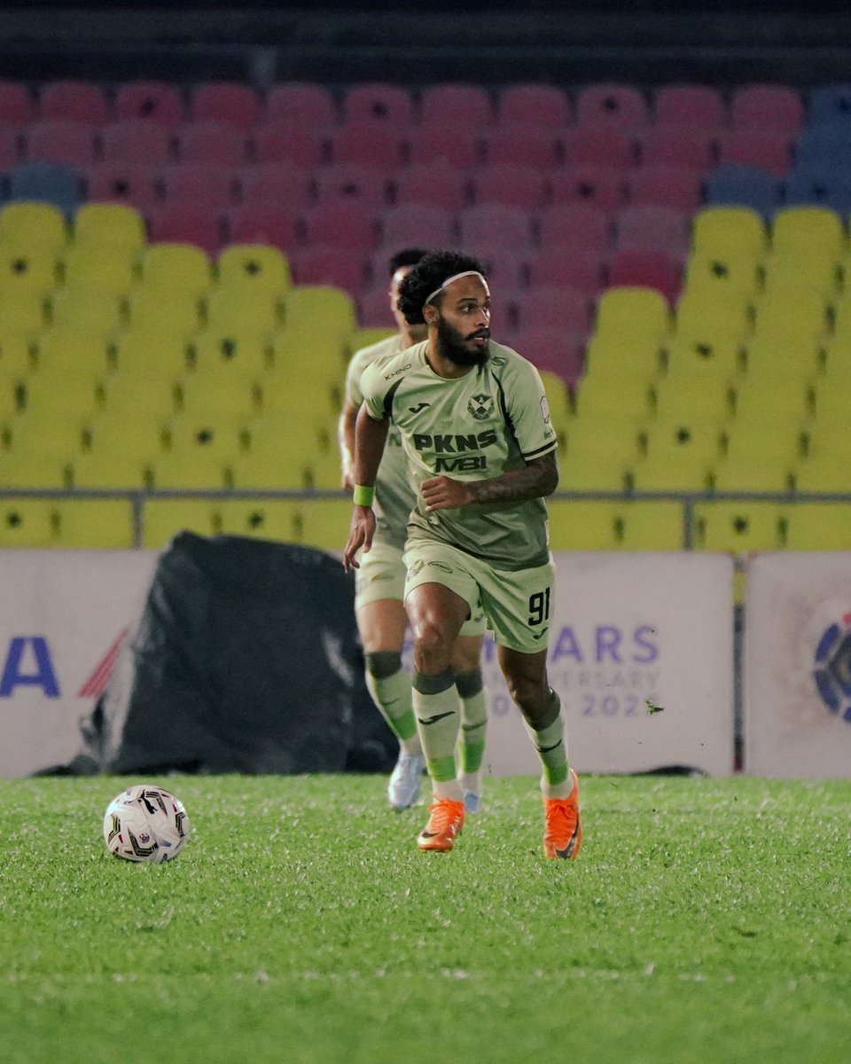 selangorfc's tweet photo. ๐ธ Antara aksi-aksi yang sempat dirakamkan pada babak pertama perlawanan #MELSFC. Terus berjuang buat separuh masa kedua #GergasiMerah! โค๏ธ๐
#SelangorFC #ThisIsSelangor
#MELSFC #LS19
#LigaSuper2025-26 https://t.co/Ix28cPdAcw