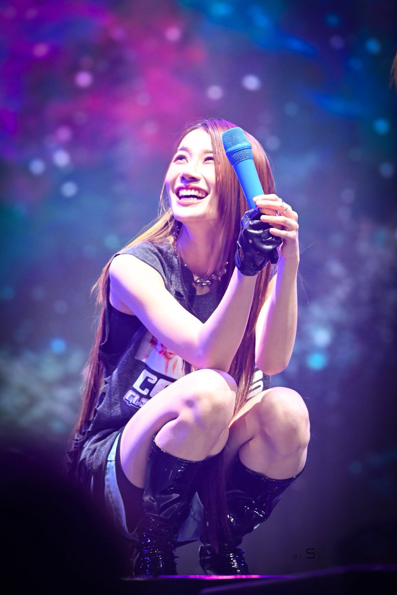 bravest812's tweet photo. A313⛅️
🫠

GLITTER FROM STARS
#Cosmos1stConcert
#andaanunta https://t.co/DpStljC4IC