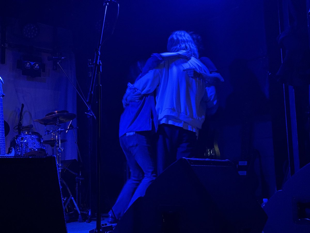 reMEMORI 番外編。www
LIVE後にみんなで抱き合うシーン。こういうのめっちゃいいね！！(*•̀ᴗ•́*)👍

#reMEMORI