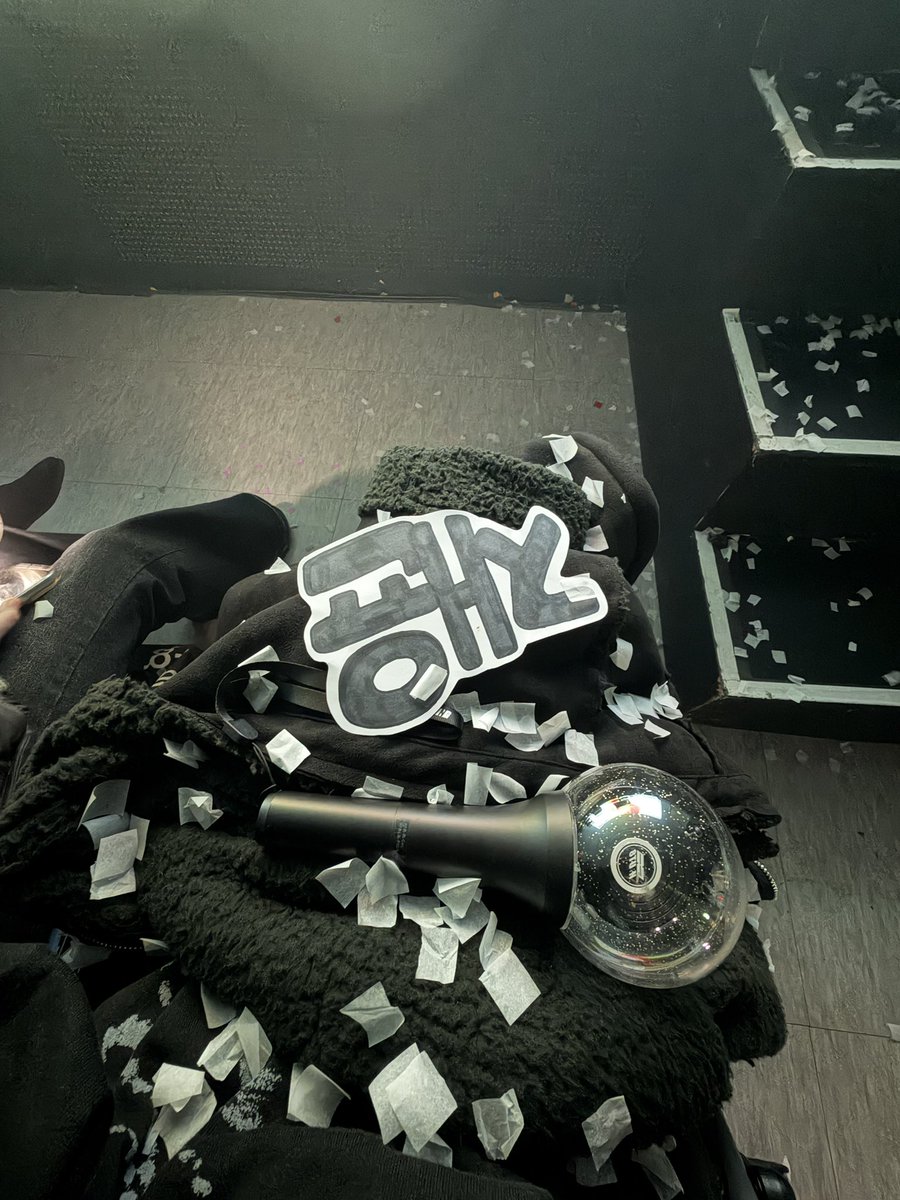 코미.. tweet media