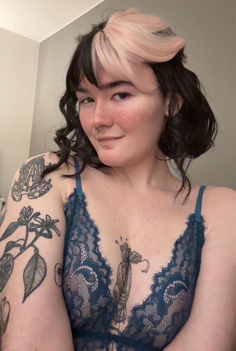 sydneyy_marsh's tweet photo. Then vs Now! My body has changed so much in the 6 months I’ve been off T! Can’t wait to see what my future holds and continue to share my re-feminisation journey back to womanhood! https://t.co/fHCWLjeI3d