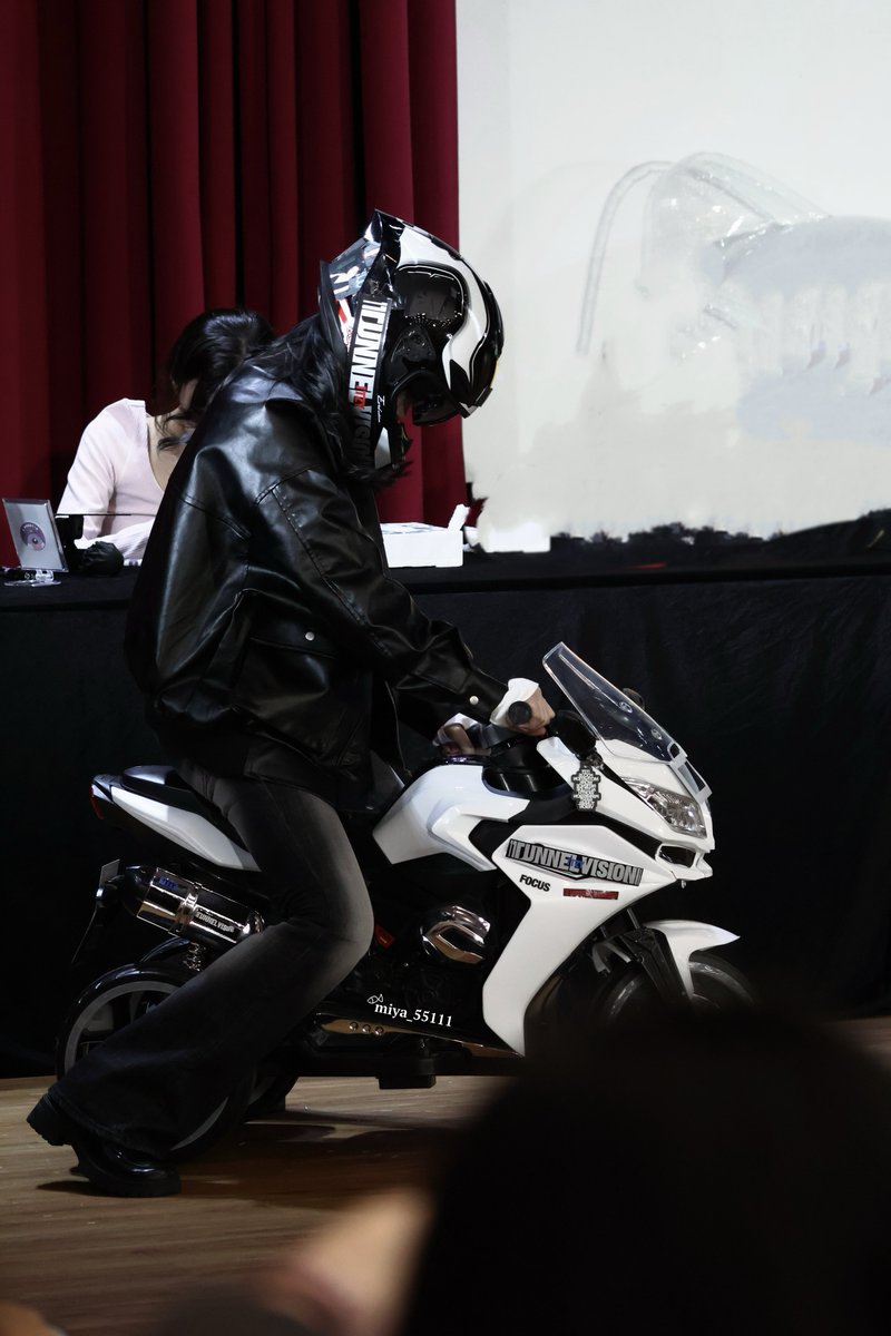 260227 KM
🏍️～🖤
#있지 #ITZY #류진 #Ryujin