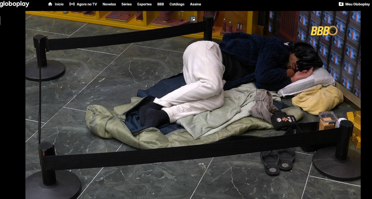 São 12:06 e no Globoplay o <a href="/BrenoCora/">Breno Corã ♟️ | BBB26</a>  continua dentro da casa, sendo que 8:30 da manhã ele foi lá para a área externa, sabia que tinha um atraso no Globoplay, mas não tanto. 🤡 #bbb26 #globoplay