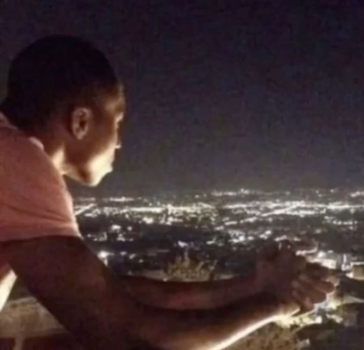 nao acredito que o mundo vai acabar antes que eu seja feliz