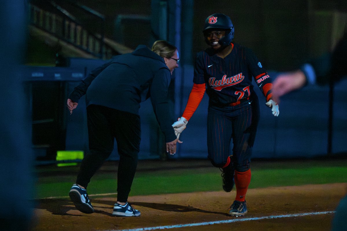 Auburn Softball tweet media