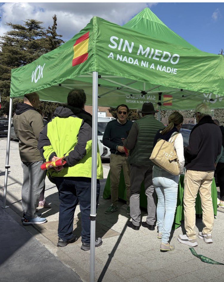 VOX Escorial tweet media