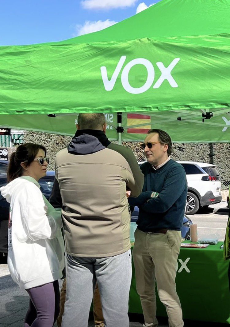 VOX Escorial tweet media