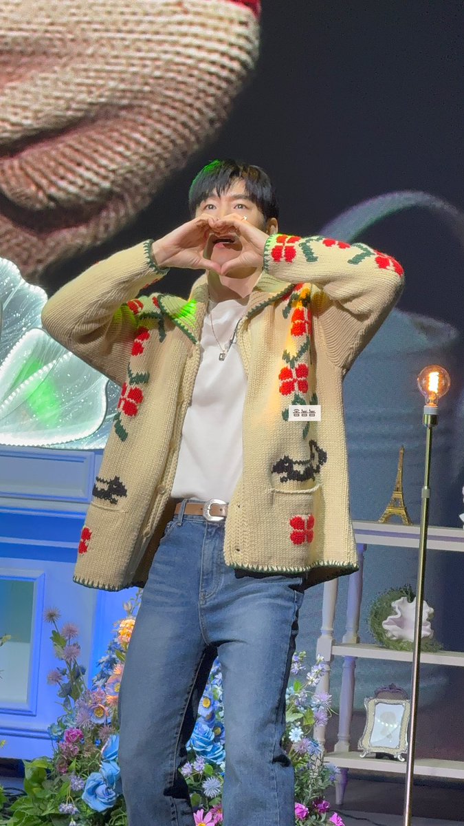 ommyumm's tweet photo. 하트중독자🥰💙 https://t.co/va82jbFAGv