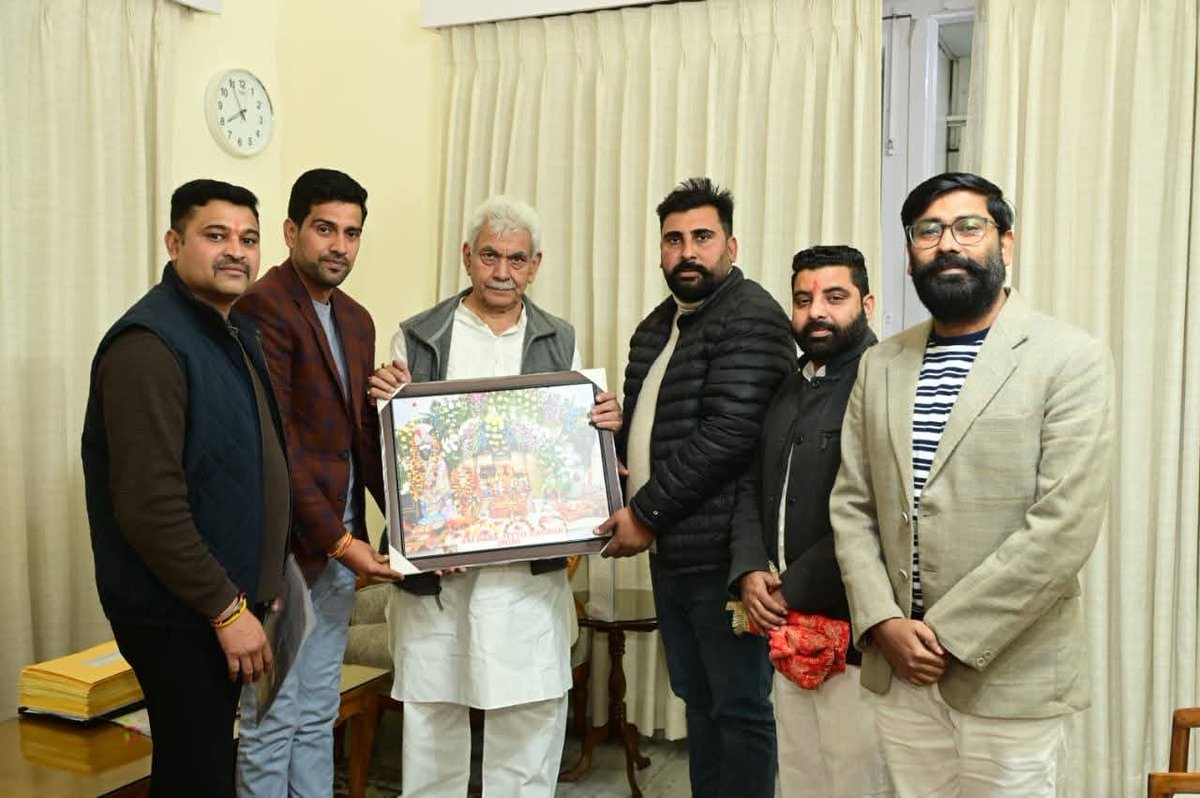 partapsinghIND's tweet photo. A few days ago, a delegation of Shaheed Kisan Baba Jitto Sangrsh Samiti met the Hon’ble Lieutenant Governor Manoj Sinha and submitted a memorandum requesting that the Agriculture University Jammu be renamed in the name of Baba Jitto Ji @AgriGoI @HMOIndia @BJP4India https://t.co/RcMAQw5aqU