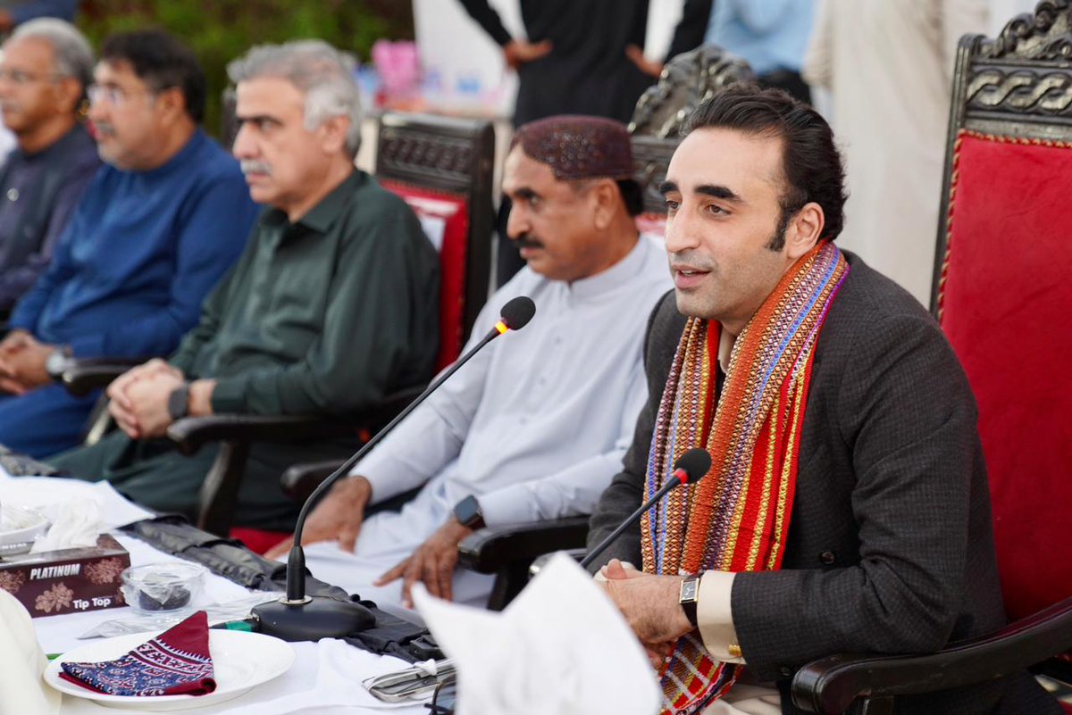 MediaCellPPP's tweet photo. پاکستان پیپلزپارٹی کے چیئرمین بلاول بھٹو زرداری کے اعزاز میں پی پی پی تعلقہ لاڑکانہ کے صدر اور ڈسٹرکٹ کونسل لاڑکانہ کے وائس چیئرمین اسداللہ بھٹو کی جانب سے  پی ایس 10 کے سرکل عاقل میں واقع آگانی گاؤں میں افطار ڈنر اور عشائیہ
@BBhuttoZardari https://t.co/4DbPrNnnnP